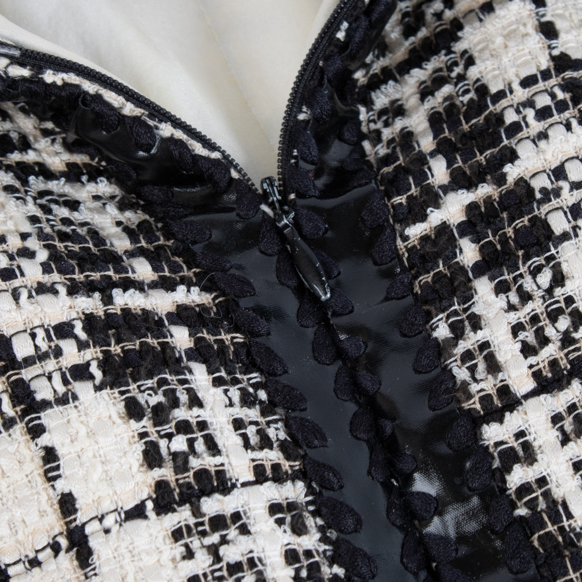 Shop 100% authentic secondhand Chanel 07P Tweed Zipper Dress - Size FR38 on Labellov.com