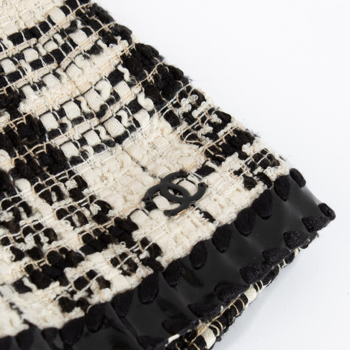 Shop 100% authentic secondhand Chanel 07P Tweed Zipper Dress - Size FR38 on Labellov.com