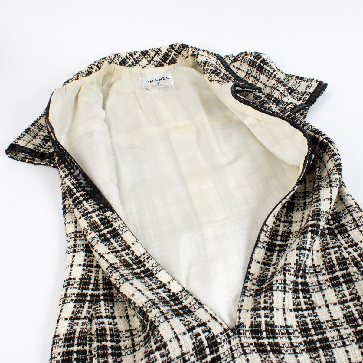 Shop 100% authentic secondhand Chanel 07P Tweed Zipper Dress - Size FR38 on Labellov.com