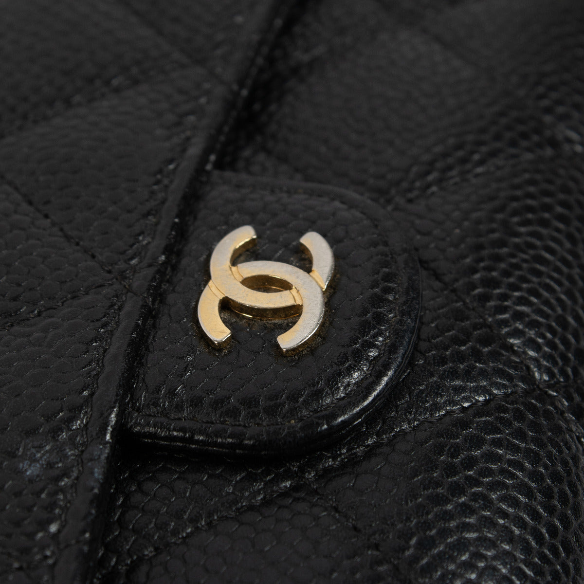 Chanel Black Classic Long Flap Wallet aan de beste prijs bij Labellov tweedehands luxe in Antwerpen en Knokke.