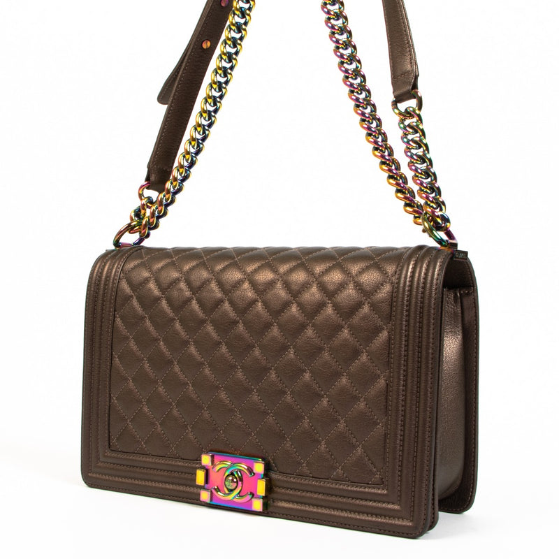 Buy an authentic second hand Chanel Bronze Rainbow Chain Large Boy Bag in very good condition at Labellov