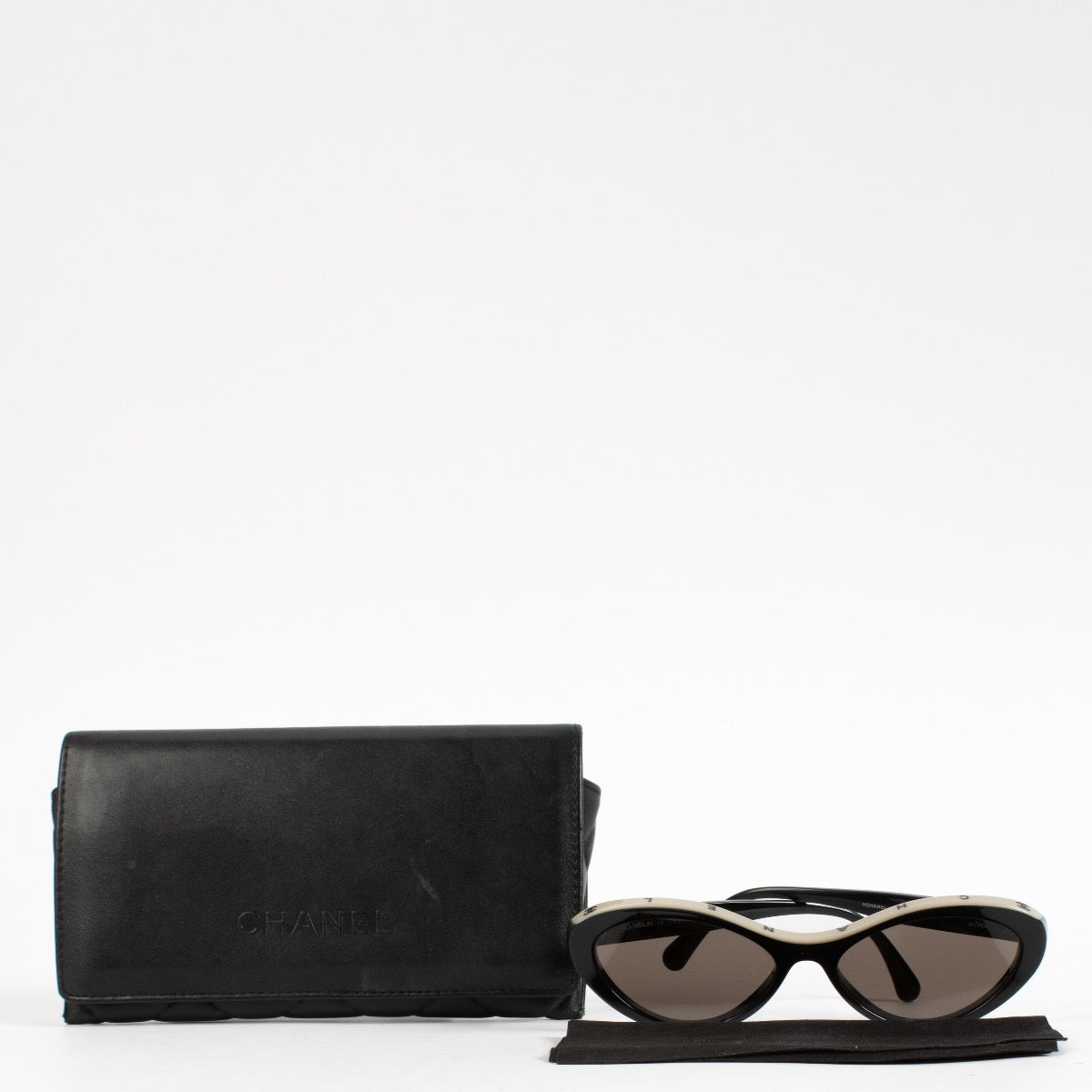 Shop 100% authentic secondhand Chanel Black/Pink 5416 Sunglasses on Labellov.com