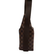 Bent u op zoek naar een authentieke designer handtas zoals deze van Louis Vuitton Geronimos Damier Ebene Canvas Crossbody? We kopen en verkopen aan de beste prijs bij Labellov tweedehands luxe in Antwerpen.