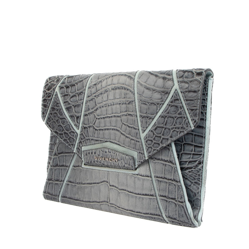 Givenchy Grey Antigona Bag. Buy authentic designer bags at the best price at Labellov. Safe and secure shopping. Koop online tweedehands authentieke Givenchy handtassen bij labellov.