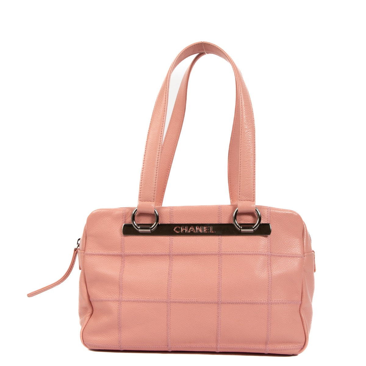 Chanel Pink Leather Bowling Bag for the best price at Labellov secondhand luxury in Antwerp. We buy and sell your preloved designer bags for the best price at Labellov.