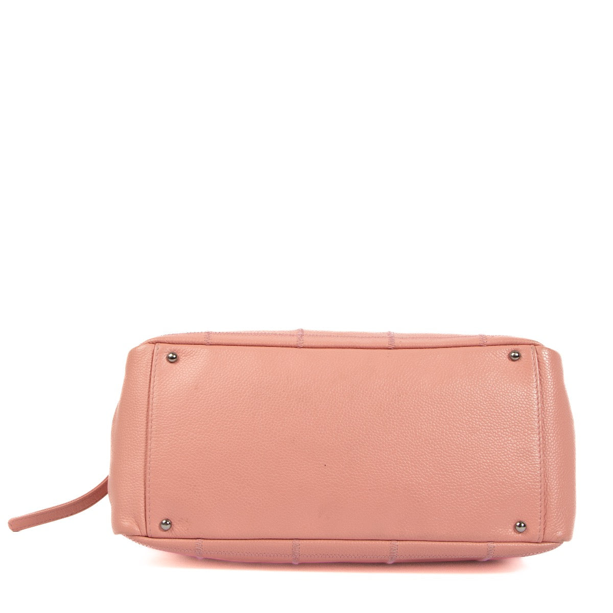 Chanel Pink Leather Bowling Bag for the best price at Labellov secondhand luxury in Antwerp. We buy and sell your preloved designer bags for the best price at Labellov.