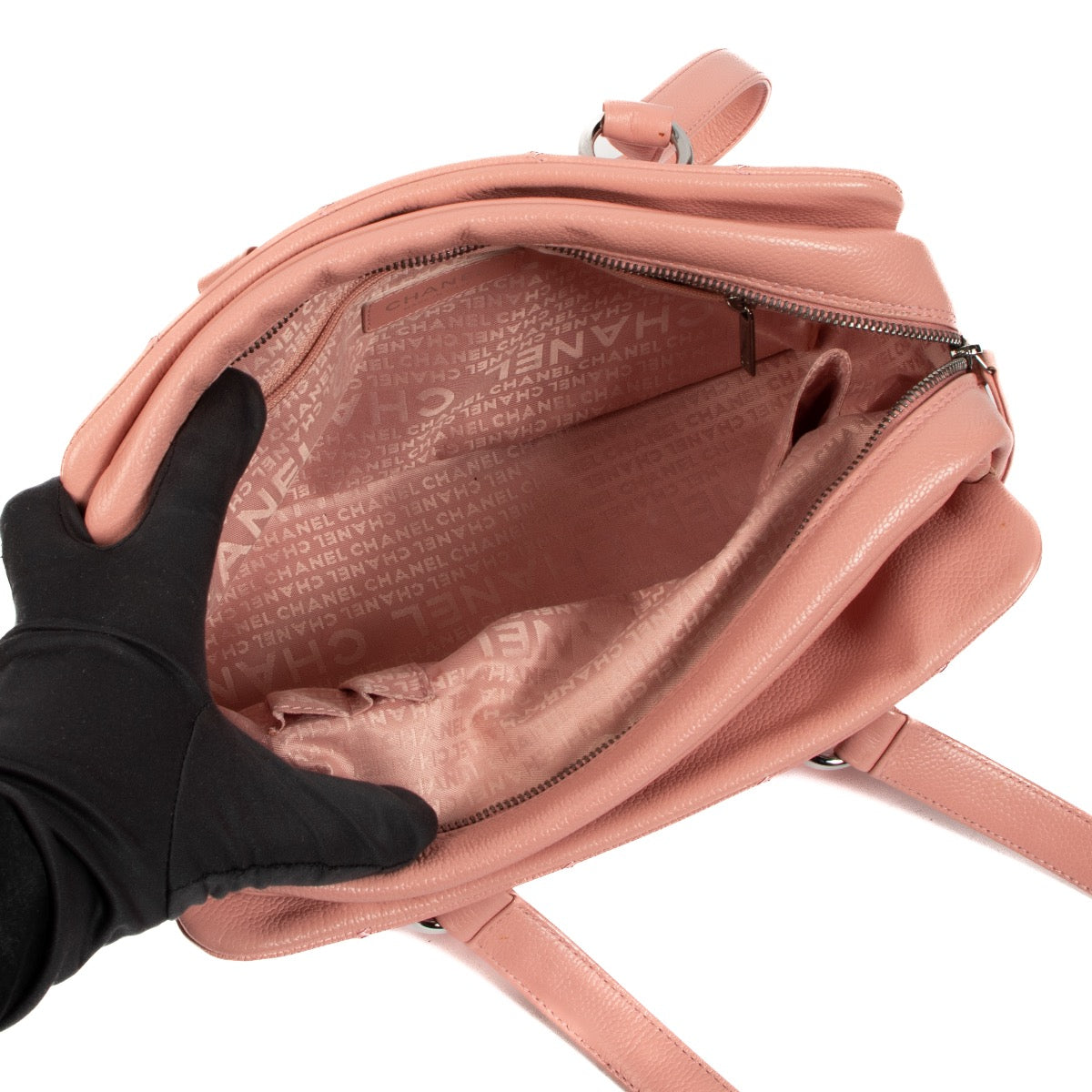 Chanel Pink Leather Bowling Bag for the best price at Labellov secondhand luxury in Antwerp. We buy and sell your preloved designer bags for the best price at Labellov.