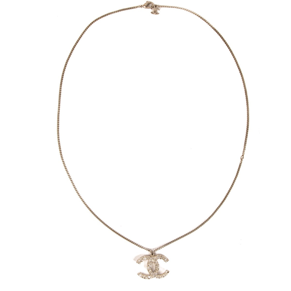 Shop safe online at Labellov in Antwerp, Brussels and Knokke this 100% authentic second hand Chanel Silver-Toned Crystal Pendant Necklace 14P