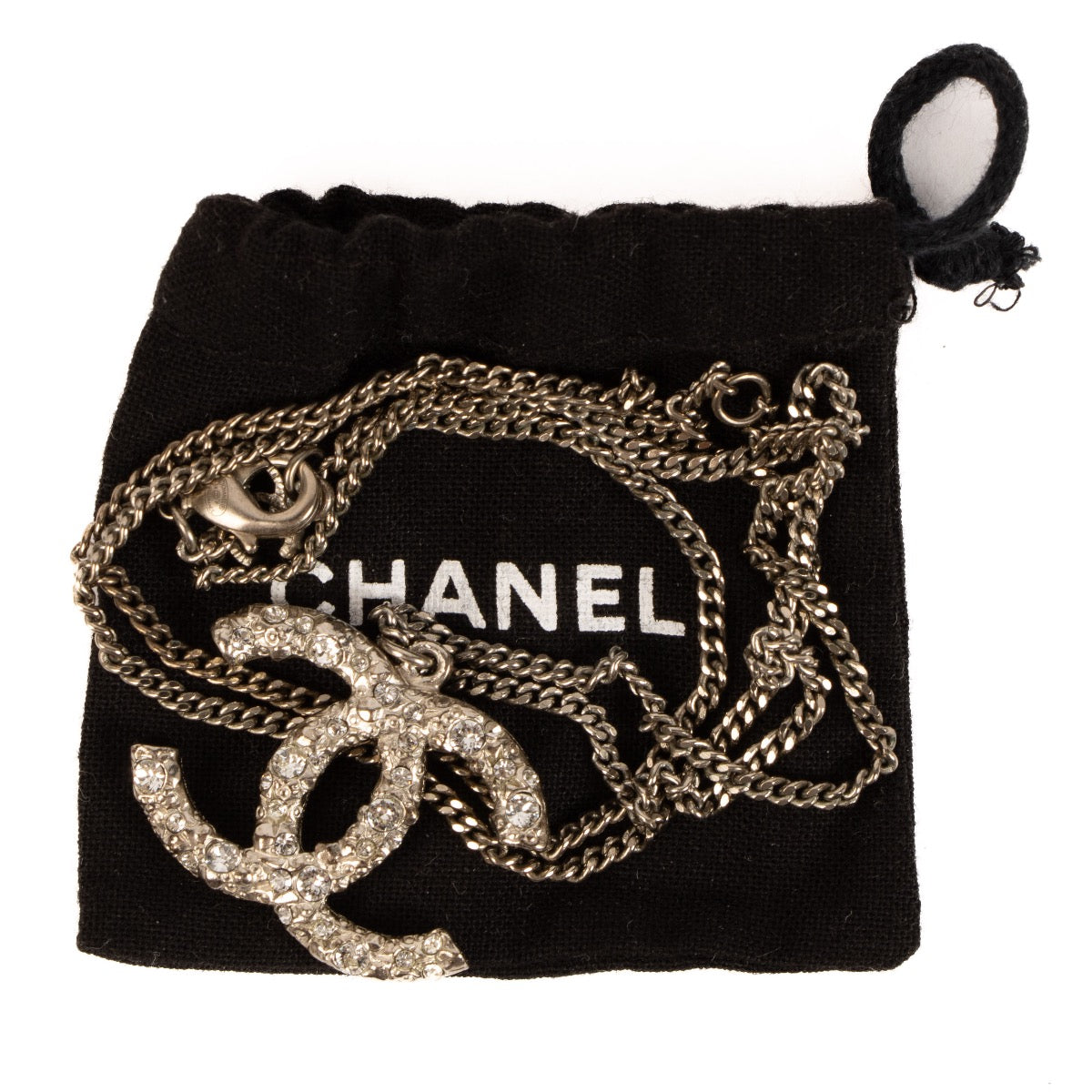 Shop safe online at Labellov in Antwerp, Brussels and Knokke this 100% authentic second hand Chanel Silver-Toned Crystal Pendant Necklace 14P
