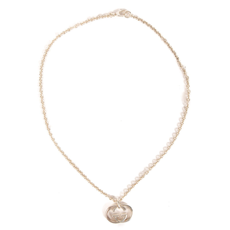 Shop safe online at Labellov in Antwerp, Brussels and Knokke this 100% authentic second hand Gucci Sterling Silver GG Pendant Necklace