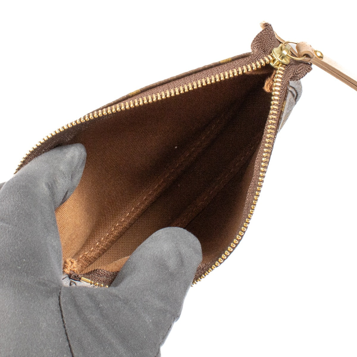 Shop safe online at Labellov in Antwerp, Brussels and Knokke this 100% authentic second hand Louis Vuitton Limited Edition 1 Rue Scribe Mini Pochette Accessoires.