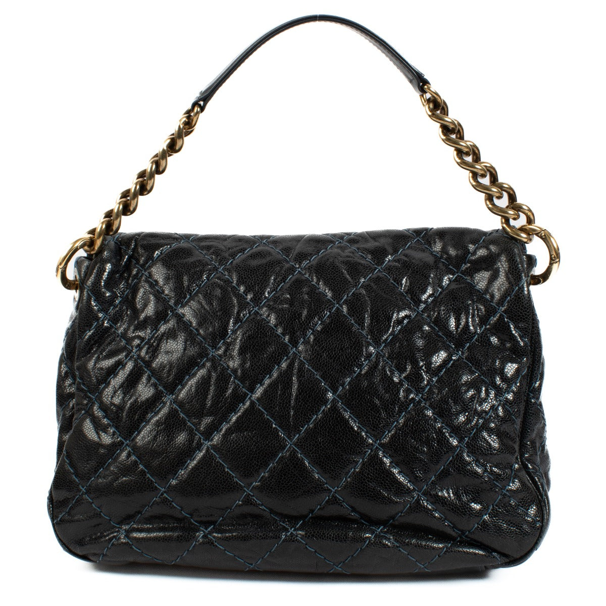 Sac à rabat Chanel en cuir de caviar froissé bleu marine