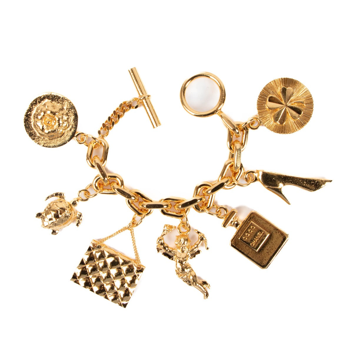 Shop safe online at Labellov in Antwerp, Brussels and Knokke this 100% authentic second hand Chanel Vintage Gold Metal Lucky Icons Charm Bracelet