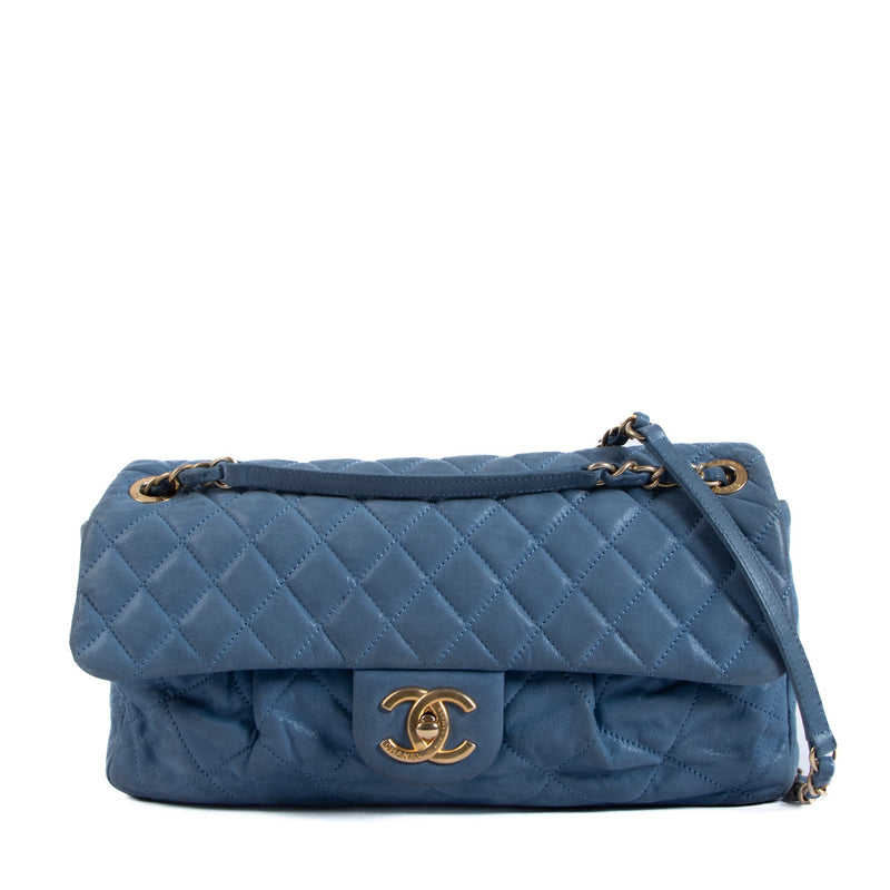 Chanel Blue Iridescent Quilted Fabric Medium Classic Flap Bag for the best price at Labellov secondhand luxury in Antwerp