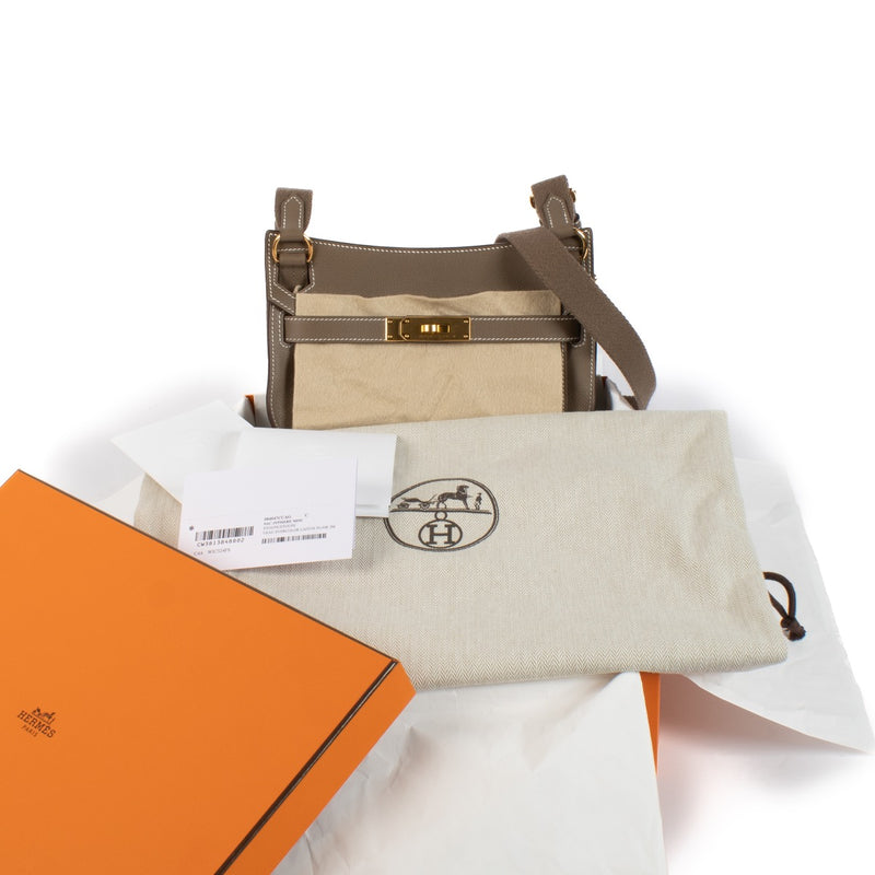 Shop safe online at Labellov in Antwerp, Brussels and Knokke this 100% authentic second hand Hermès Jypsière Mini Etoupe Veau Evercolor GHW