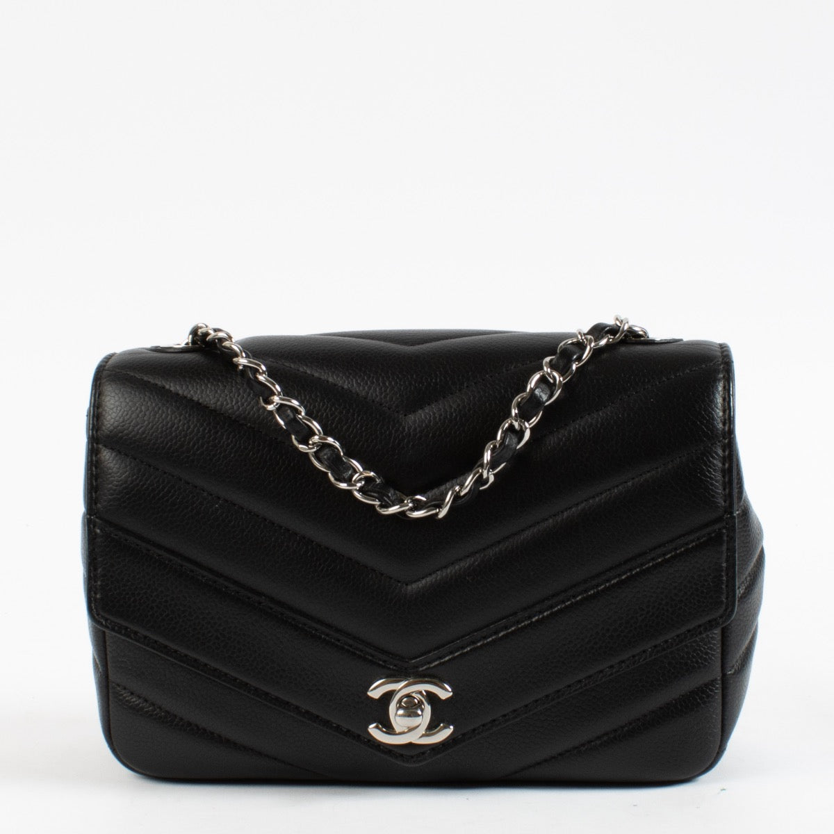 Shop 100% authentic second hand Chanel Black Chevron Flap Bag on Labellov.com