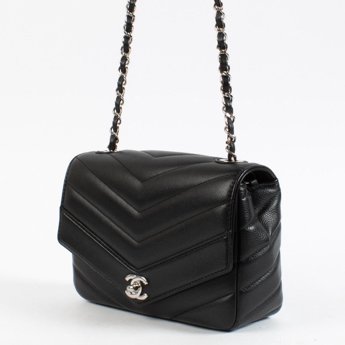 Shop 100% authentic second hand Chanel Black Chevron Flap Bag on Labellov.com