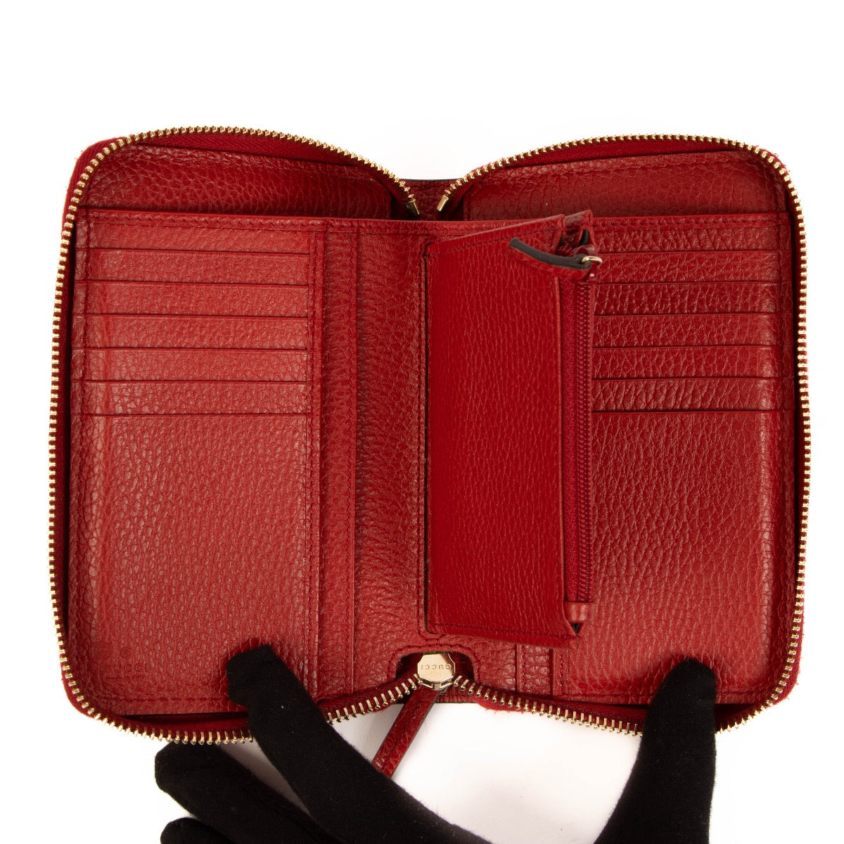 Shop 100% authentic second-hand Gucci Red Zip Compact Wallet on Labellov.com