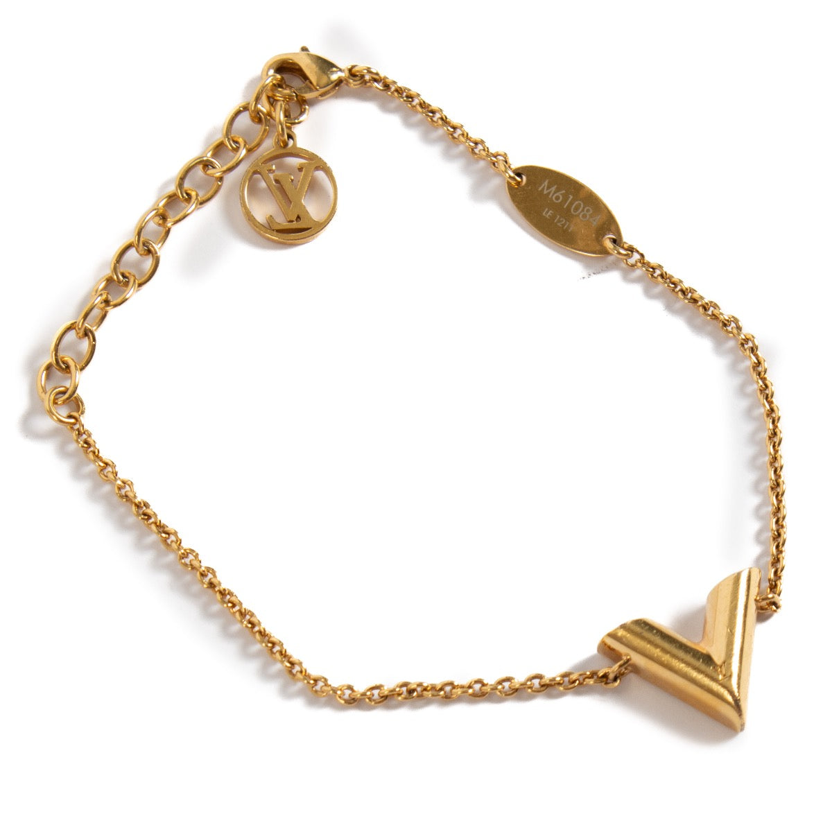 Shop safe online at Labellov in Antwerp, Brussels and Knokke this 100% authentic second hand Louis Vuitton Gold Essential V Bracelet