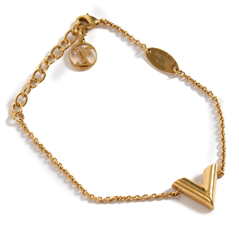 Shop safe online at Labellov in Antwerp, Brussels and Knokke this 100% authentic second hand Louis Vuitton Gold Essential V Bracelet