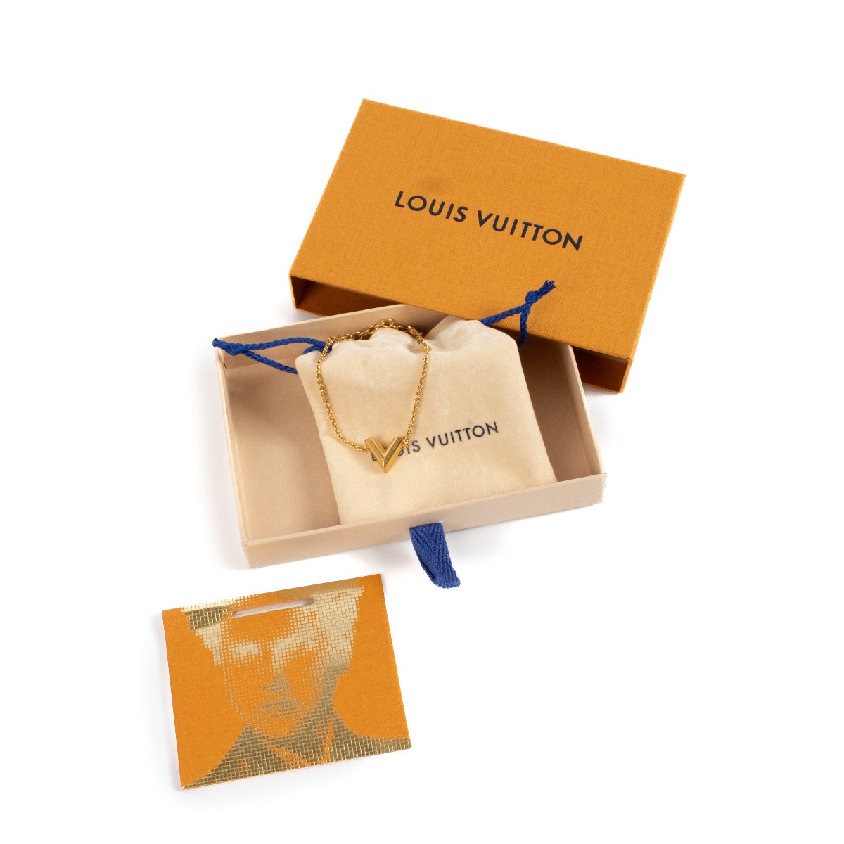 Shop safe online at Labellov in Antwerp, Brussels and Knokke this 100% authentic second hand Louis Vuitton Gold Essential V Bracelet