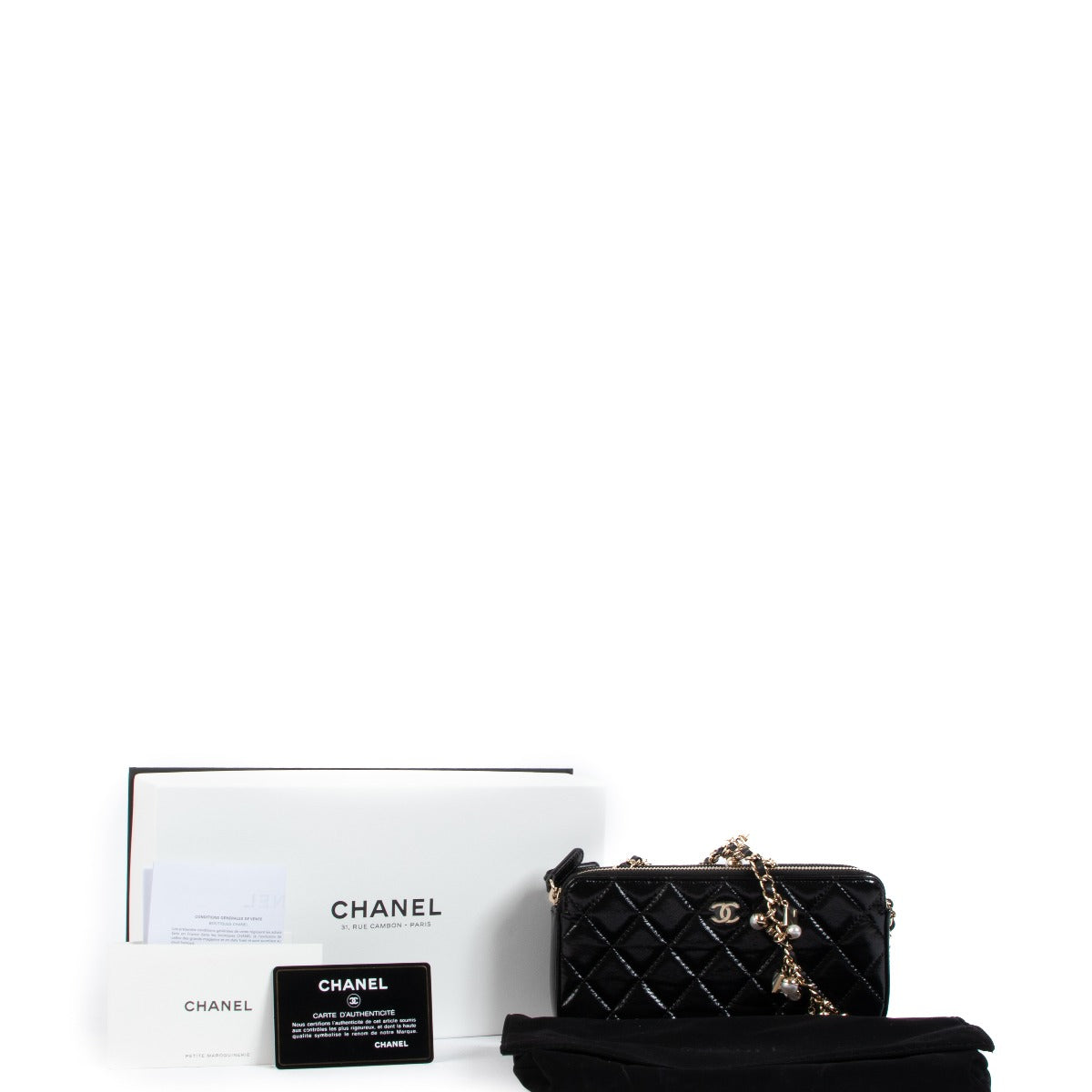 Shop second hand authentic Chanel A81985 Pearl Charm Clutch Chain on www.labellov.com