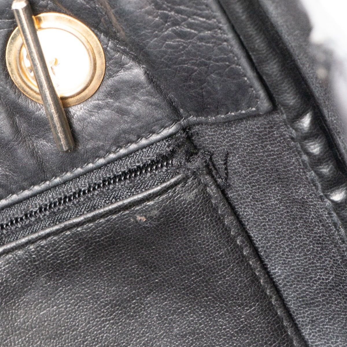 Grand cabas Chanel vintage en cuir de veau noir