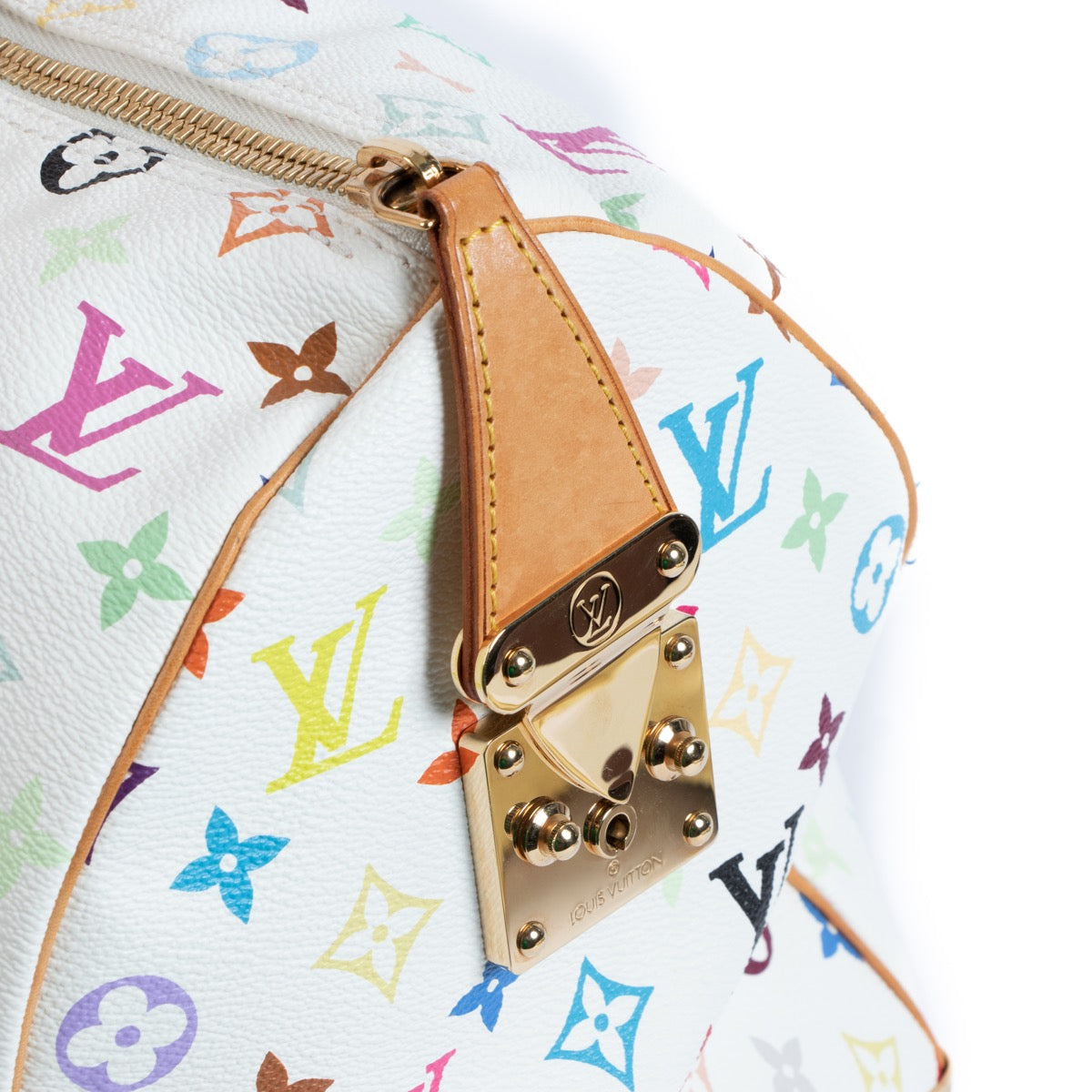 Shop safe online at Labellov in Antwerp, Brussels and Knokke this 100% authentic second hand Louis Vuitton White Murakami Canvas Keepall 45