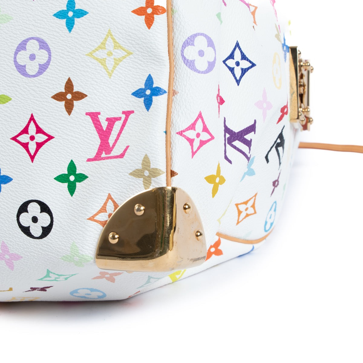 Shop safe online at Labellov in Antwerp, Brussels and Knokke this 100% authentic second hand Louis Vuitton White Murakami Canvas Keepall 45