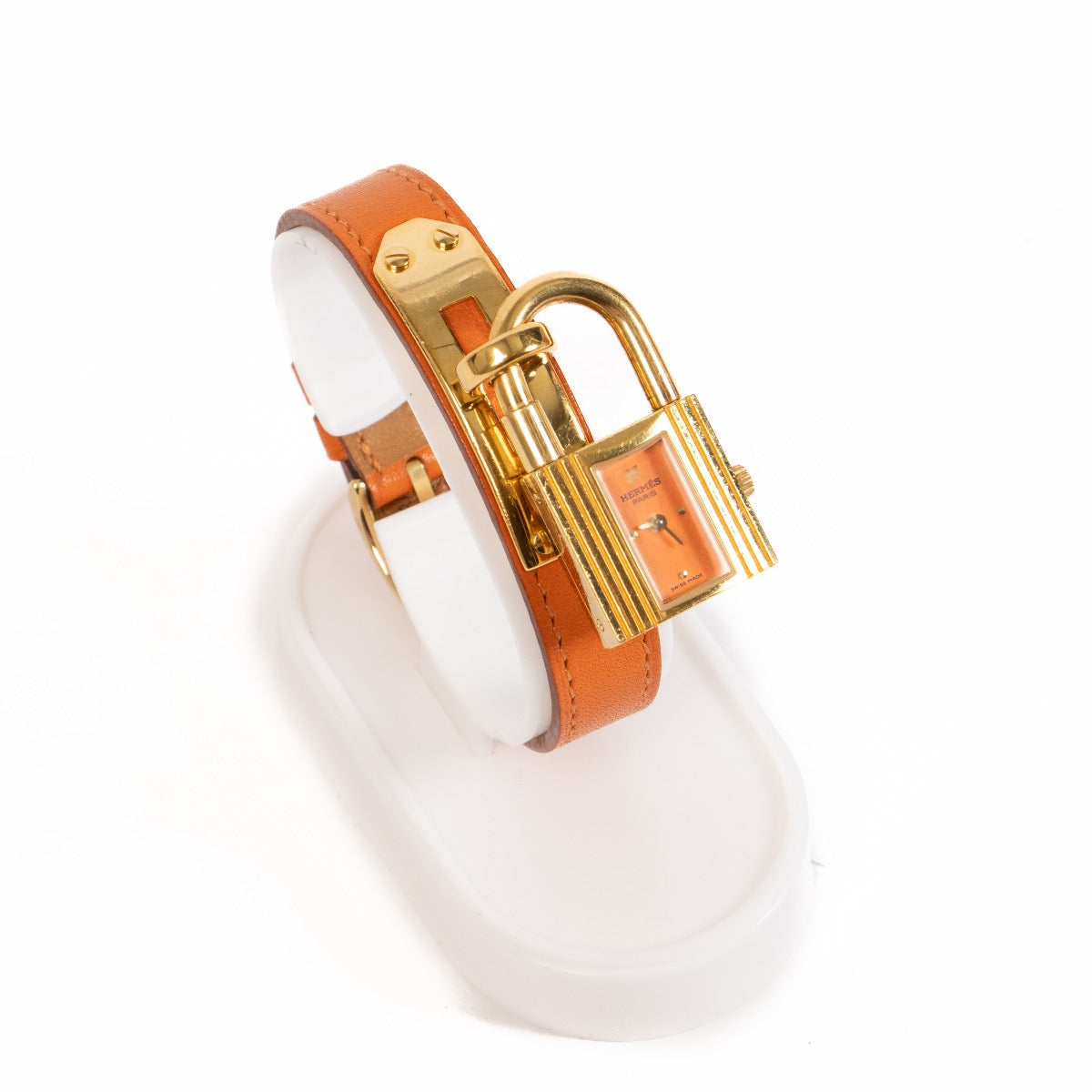 Shop safe online at Labellov in Antwerp, Brussels and Knokke this 100% authentic second hand Hermès Orange Gold Kelly watch