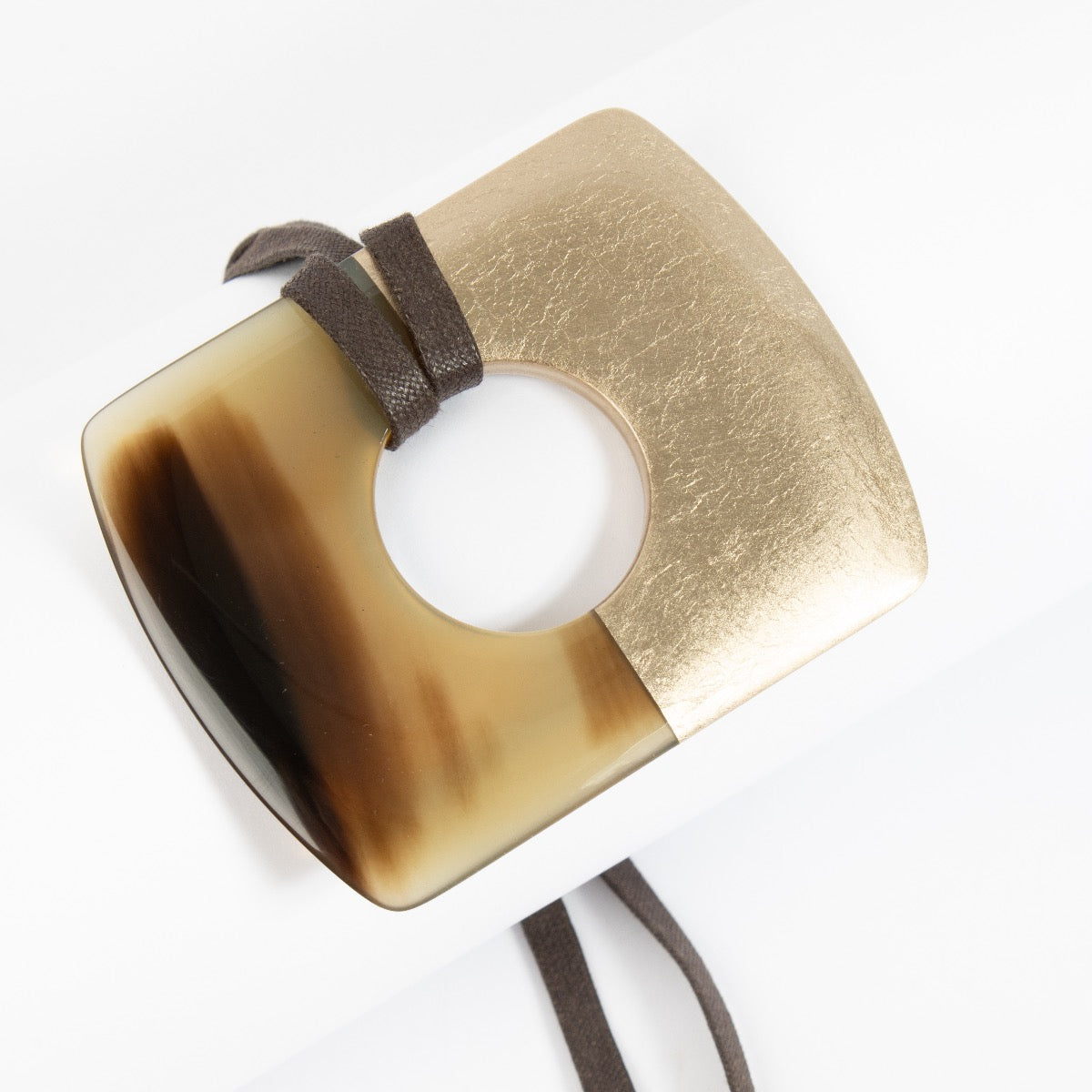 Shop safe online at Labellov in Antwerp, Brussels and Knokke this 100% authentic second hand Hermès Darva Horn Pendant Necklace