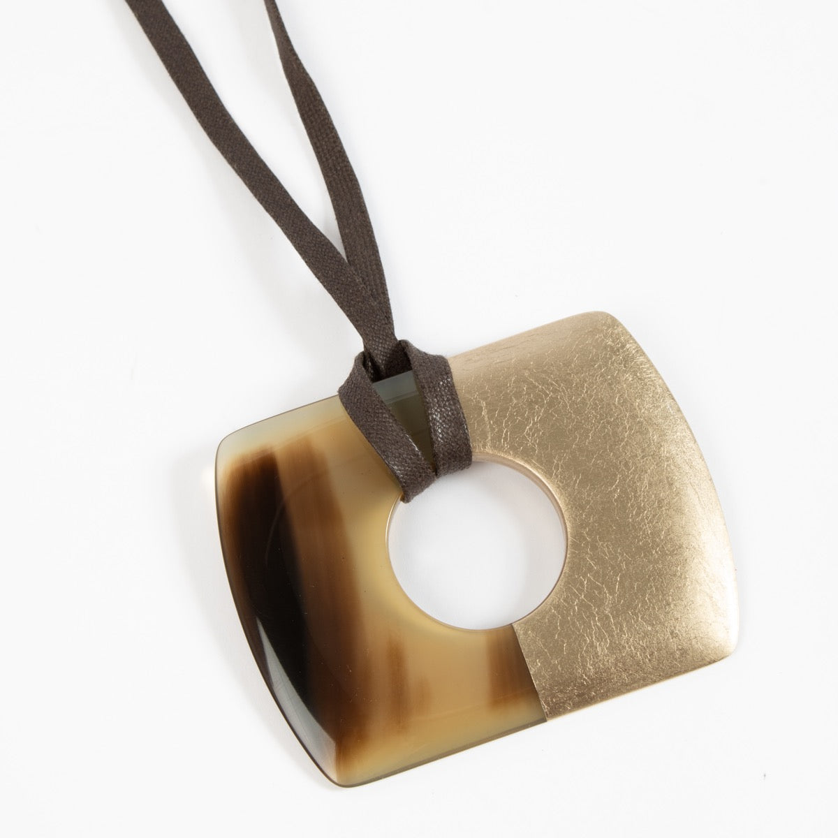 Shop safe online at Labellov in Antwerp, Brussels and Knokke this 100% authentic second hand Hermès Darva Horn Pendant Necklace