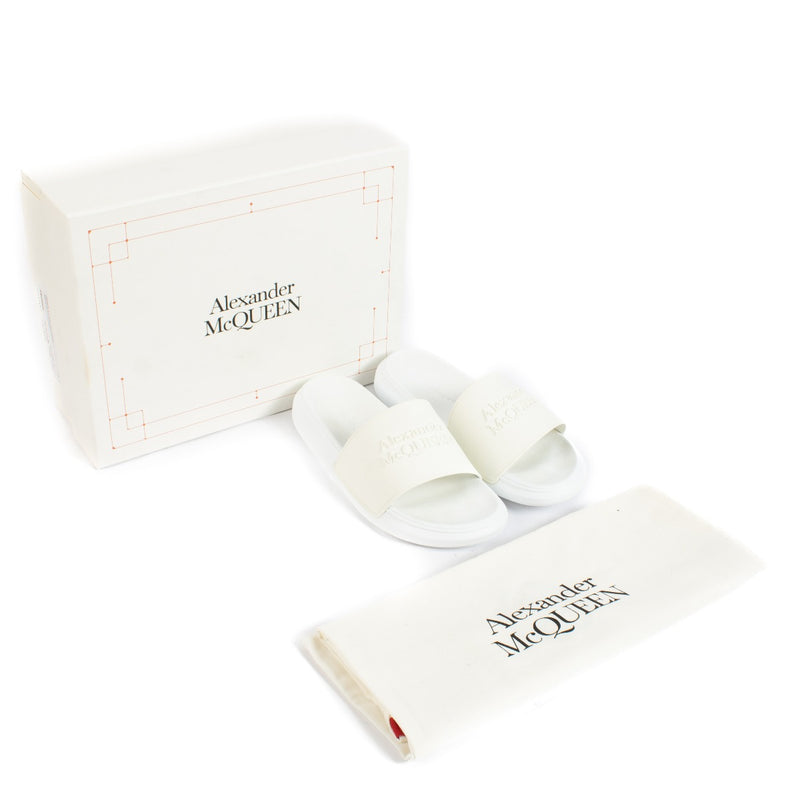 Shop safe online at Labellov in Antwerp, Brussels and Knokke this 100% authentic second hand Alexander McQueen White Leather Logo Sandals - Size 38,5