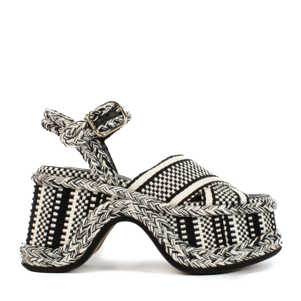 Shop safe online at Labellov in Antwerp, Brussels and Knokke this 100% authentic second hand Chloé Black And White Meril Woven Platform Sandals - Size 39