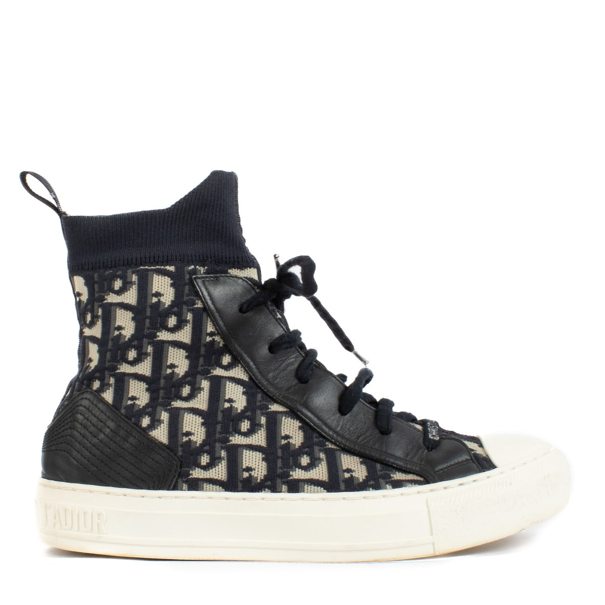 Shop safe online at Labellov in Antwerp, Brussels and Knokke this 100% authentic second hand Christian Dior Blue Oblique Knit Calf High Walk'n Sneakers - Size 39