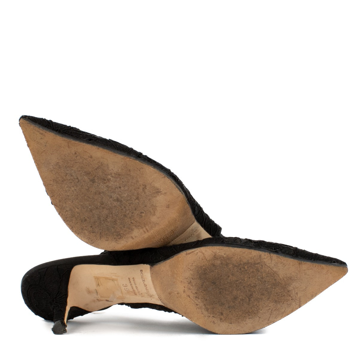 Shop safe online at Labellov in Antwerp, Brussels and Knokke this 100% authentic second hand Dolce & Gabbana Black Lace Kitten Slingback Heels - Size 39