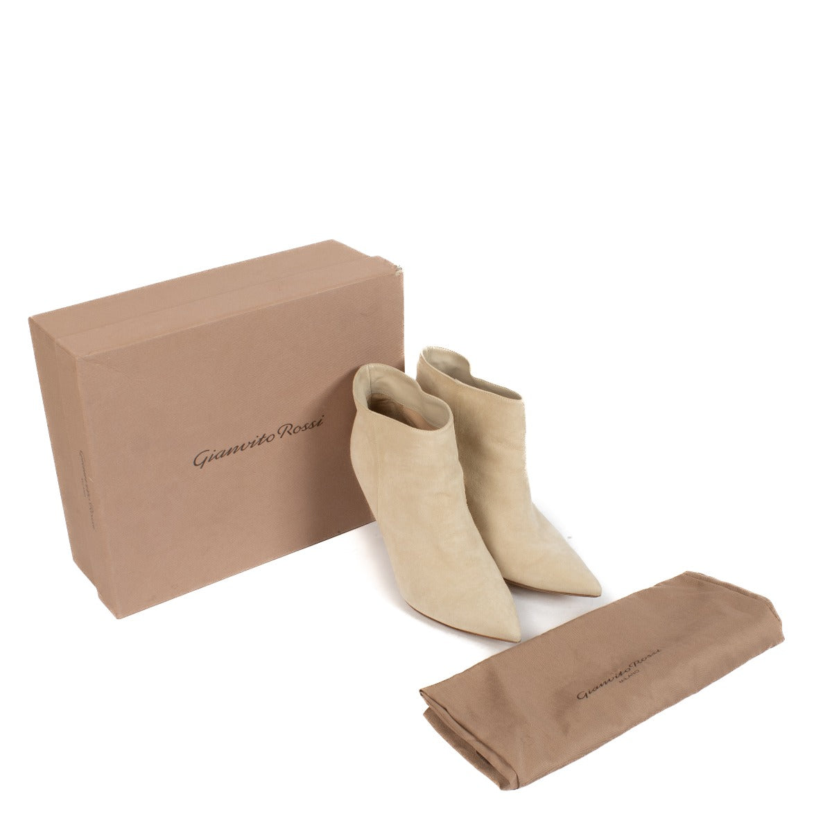 Shop safe online at Labellov in Antwerp, Brussels and Knokke this 100% authentic second hand Gianvito Rossi Beige Suede Booty Tacco 85 Ankle Boots - Size 39,5