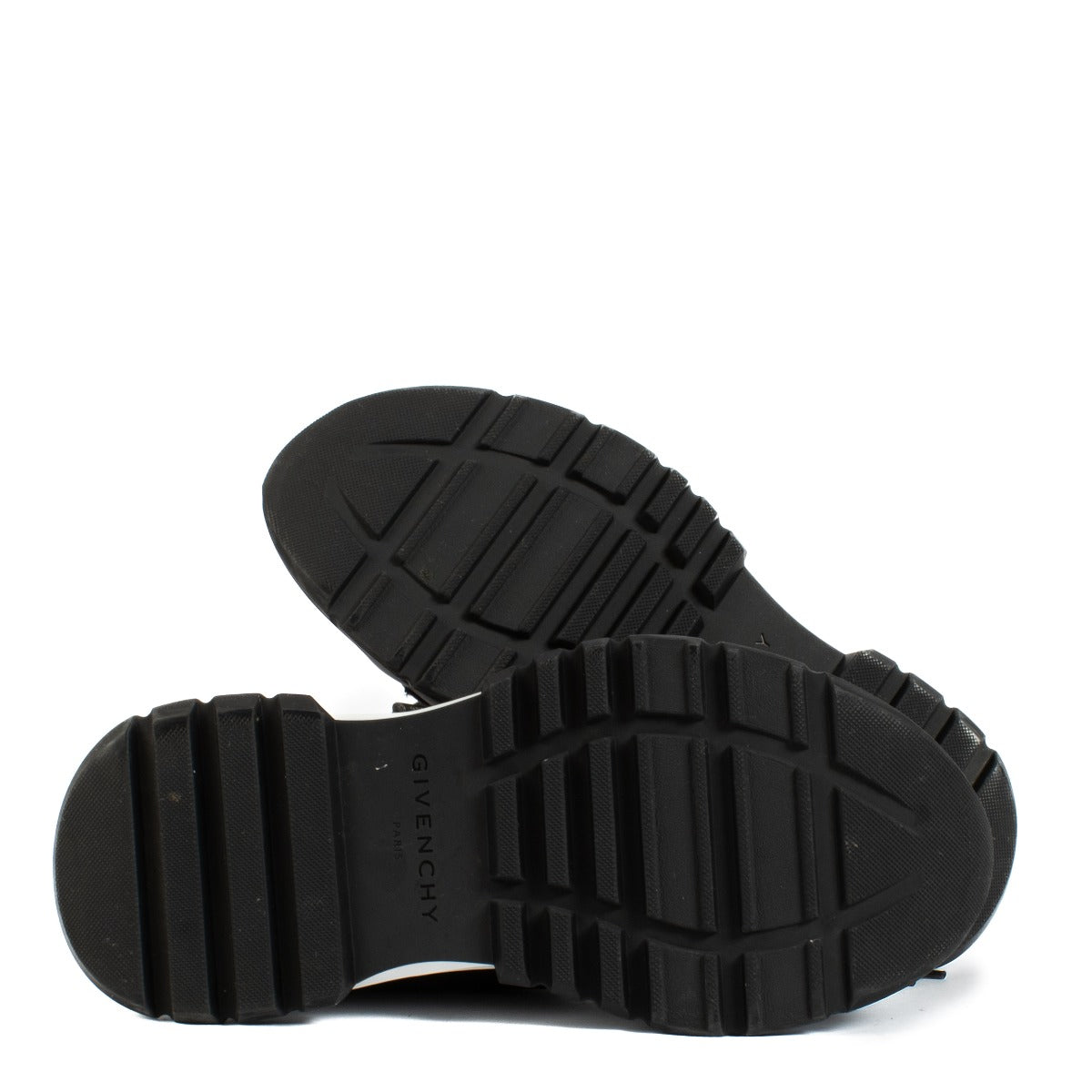 Shop safe online at Labellov in Antwerp, brussels and Knokke this 100% authentic second hand Givenchy Black/White Zipped Runner Sneakers - Size 39