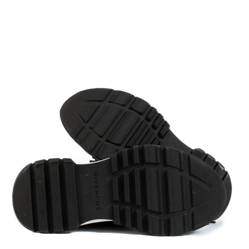Shop safe online at Labellov in Antwerp, brussels and Knokke this 100% authentic second hand Givenchy Black/White Zipped Runner Sneakers - Size 39