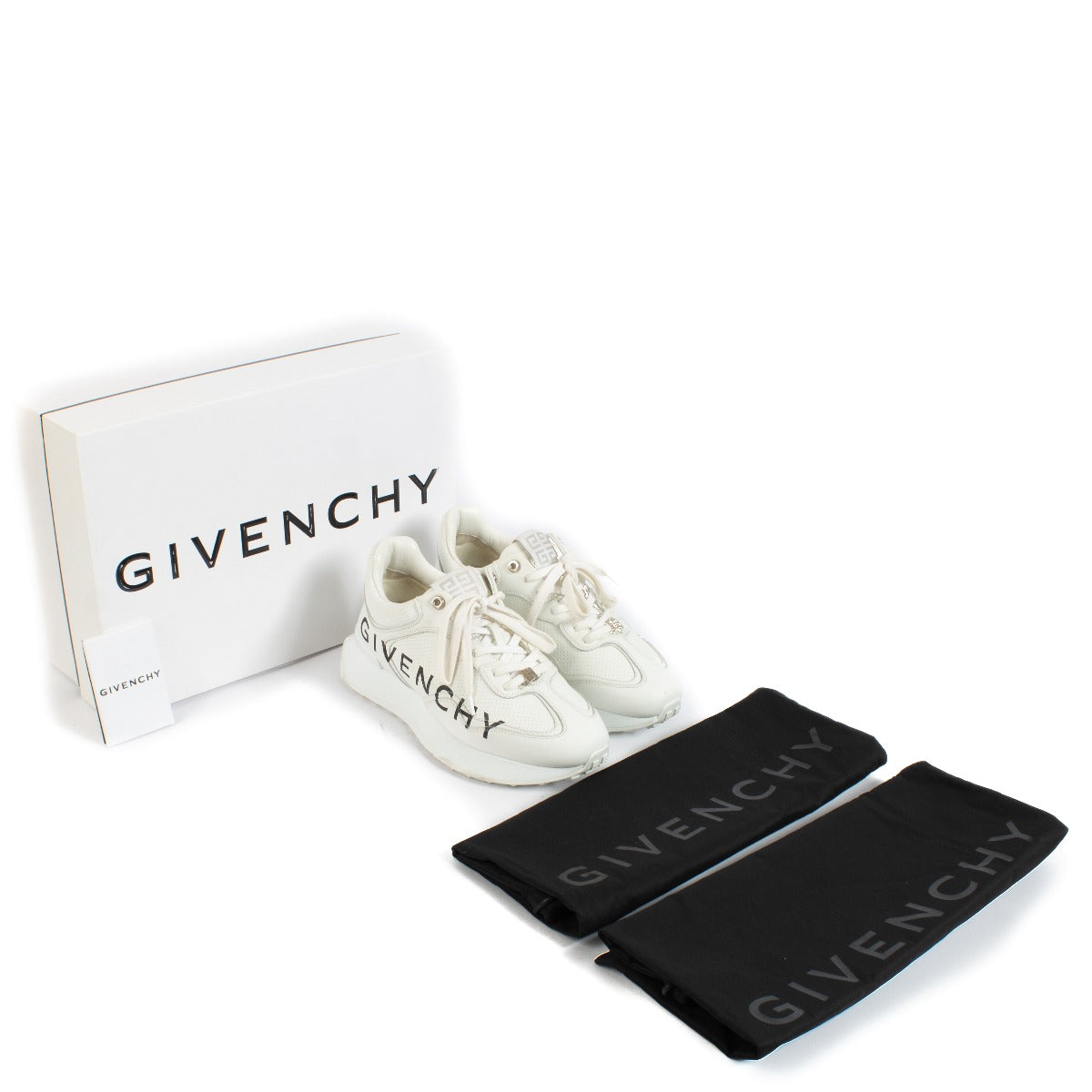 Shop safe online at Labellov in Antwerp, Brussels and Knokke this 100% authentic secondhand Givenchy White Lamb Broad Logo Sneakers - Size 39