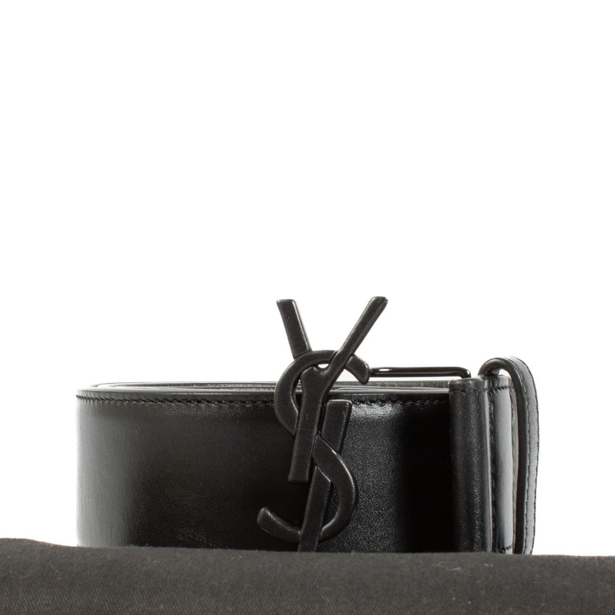 Saint Laurent Black Belt - Size 90, crafted from premium black leather with a black YSL logo buckle. The belt is in very good condition with minimal signs of use, featuring a height of 4 cm. Shop now on Labellov.