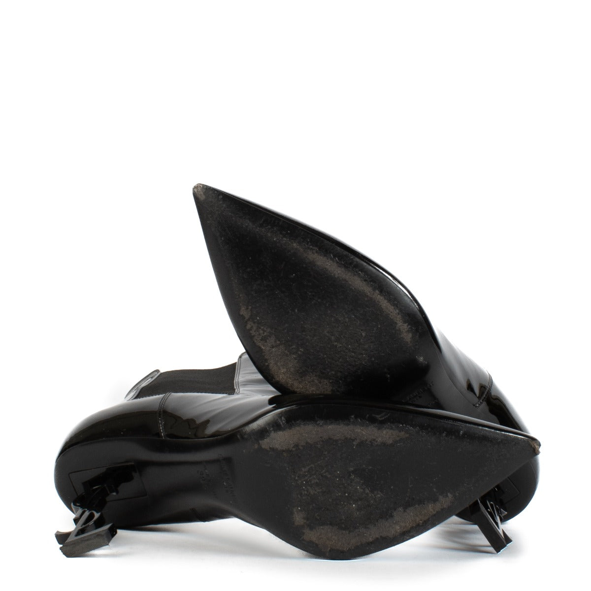Shop safe online at Labellov in Antwerp, Brussels and Knokke this 100% authentic second hand Saint Laurent Black Patent Opyum YSL Boots - Size 39,5
