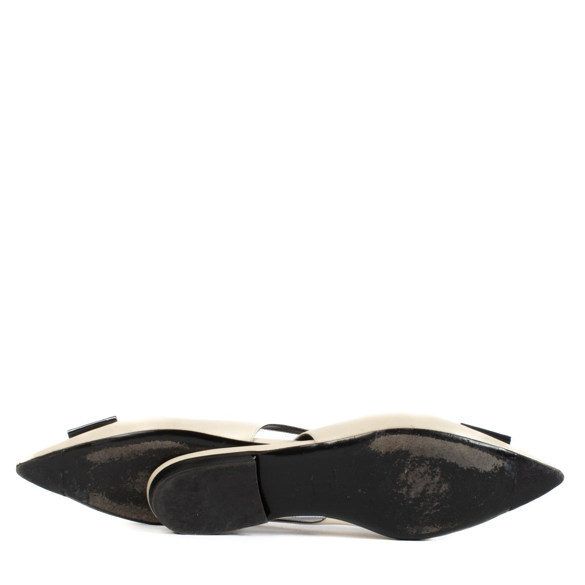 Shop safe online at Labellov in Antwerp, Brussels and Knokke this 100% authentic second hand Saint Laurent White Leather Anaïs Bowling Slingback Flats - Size 39