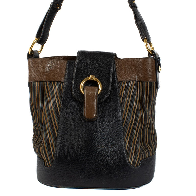 Shop safe online at Labellov in Antwerp, Brussels and Knokke this 100% authentic second hand Delvaux Toile De Cuir Bag