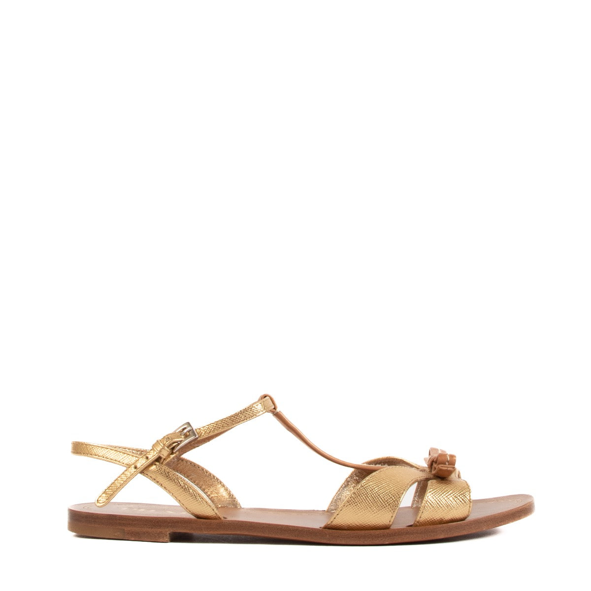 Prada Gold & Tan Leather Bow Sandals - size 36 for the best price at Labellov secondhand luxury in Antwerp. We buy and sell your authentic designer bags online.
