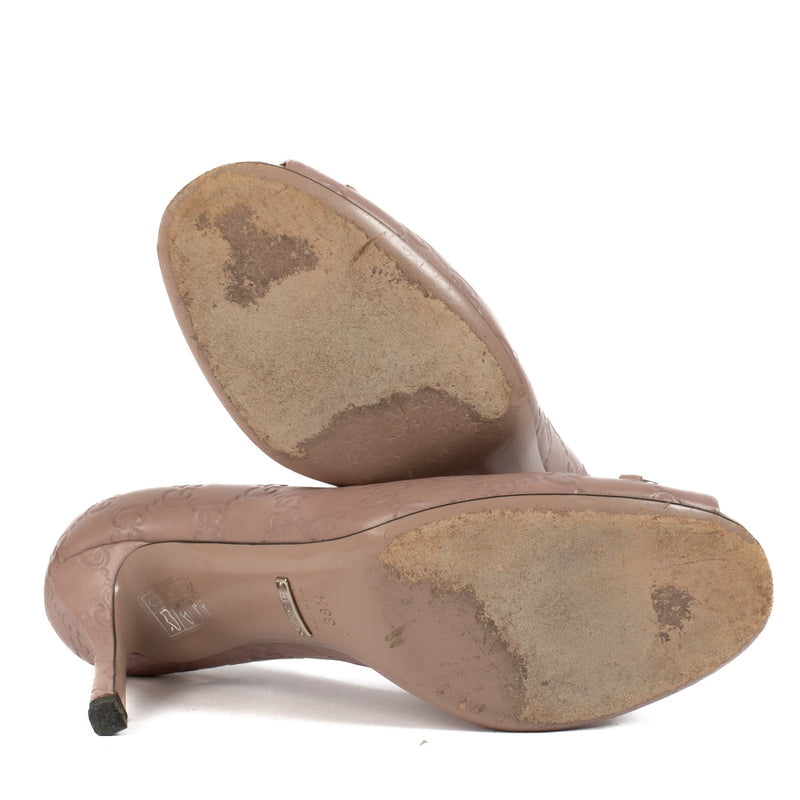 Shop safe online at Labellov in Antwerp, Brussels and Knokke this 100% authentic second hand Gucci Mauve Guccissina Horsebit Pumps - Size 38,5