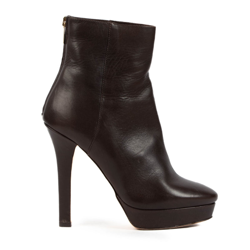 Jimmy Choo Brown Boots for the best price at Labellov secondhand luxury in Antwerp. We buy and sell your preloved and new designer bags.