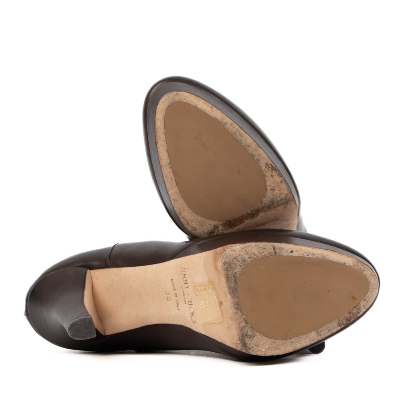 Jimmy Choo Brown Boots for the best price at Labellov secondhand luxury in Antwerp. We buy and sell your preloved and new designer bags.