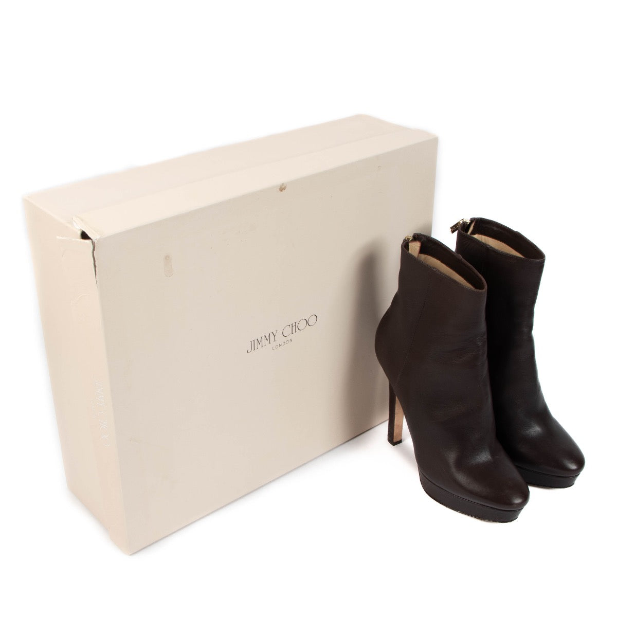 Jimmy Choo Brown Boots for the best price at Labellov secondhand luxury in Antwerp. We buy and sell your preloved and new designer bags.