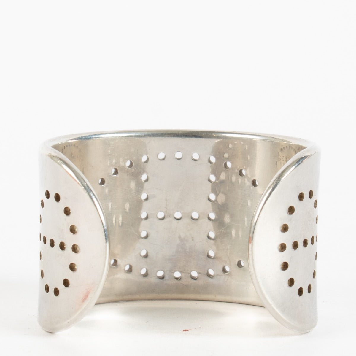 Hermès Eclipse silver bracelet with perforated H design at Labellov.com